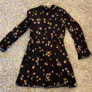 Popsugar medium dress with ruffled sleeves and bottom